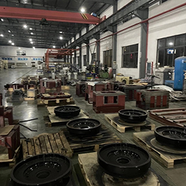 高速冲床制造车间